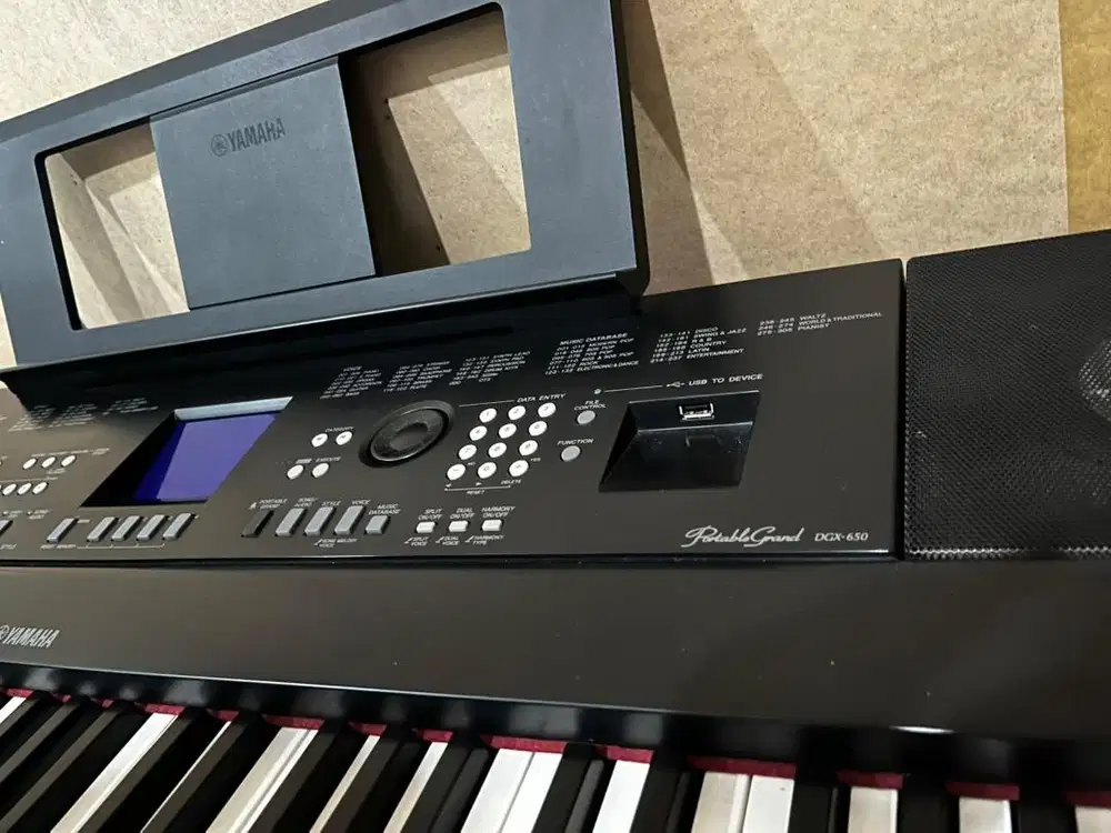 Yamaha DGX- 650