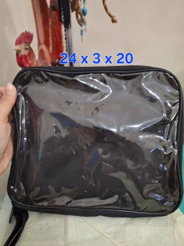 Tas branded 
Bally uk 24 x 3 x 20 
Tas transparan untuk 
Menyimpan ta