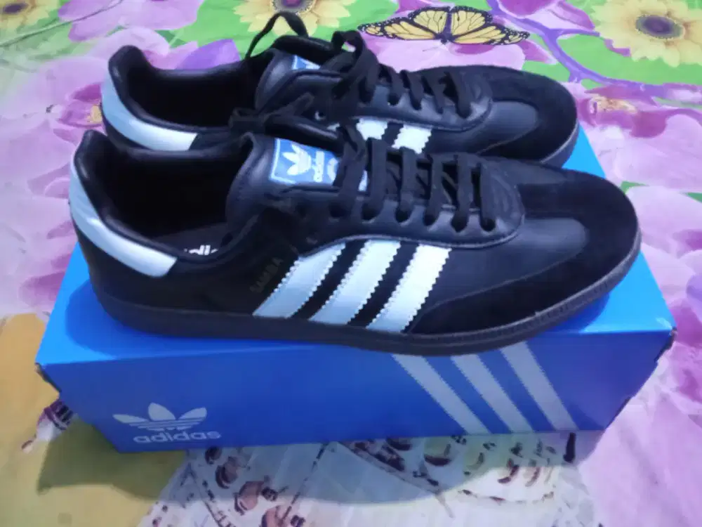 dijuala aja sepatu adidas size 40 edisi kekecilan