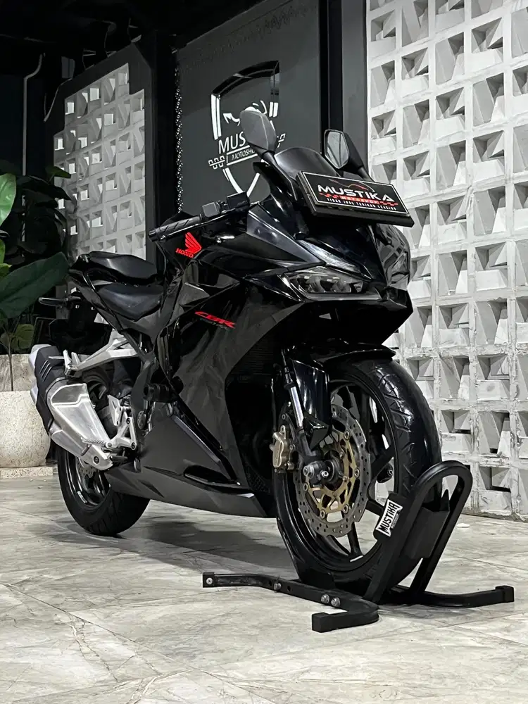 Dp 2jt‼️CBR 250RR 2018 Black Freedom. DANNY Mustika Motor Sulfat