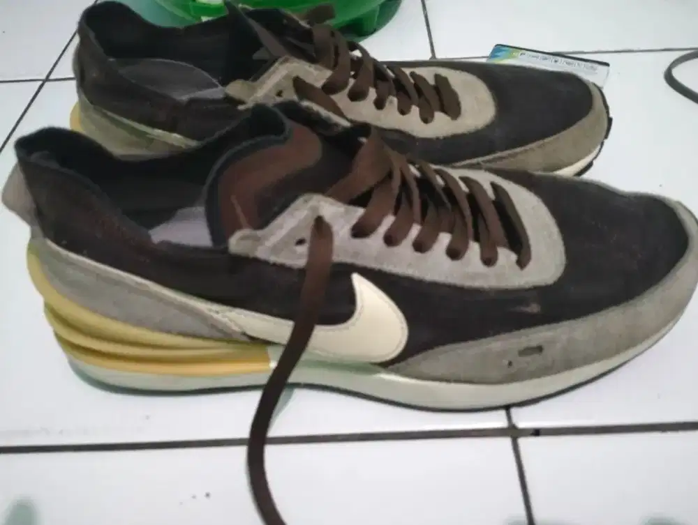 Di jual Nike waffel one in the light chocllate size 42