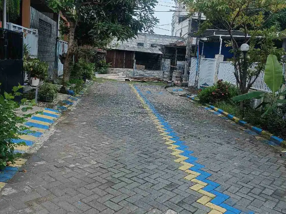 Dijual Rumah dibawah pasar perlu renovasi sedikit