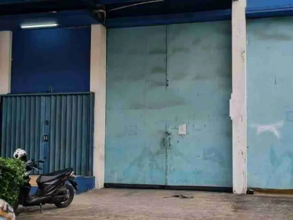 Gudang Di Kawasan Pusat Niaga Terpadu