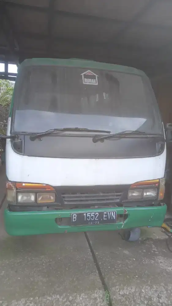 Isuzu elf minibus