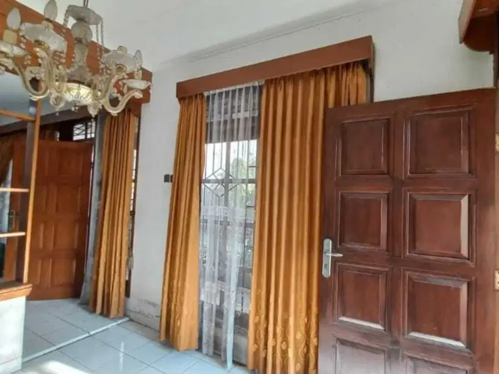 Rumah Klasik Tengah kota Manahan Banjarsari SOLO Surakarta