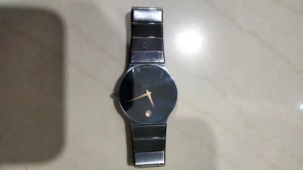 Jam tangan Movado