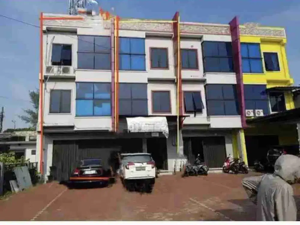 Ruko besar 3 lantai di Srengseng Jakarta Barat