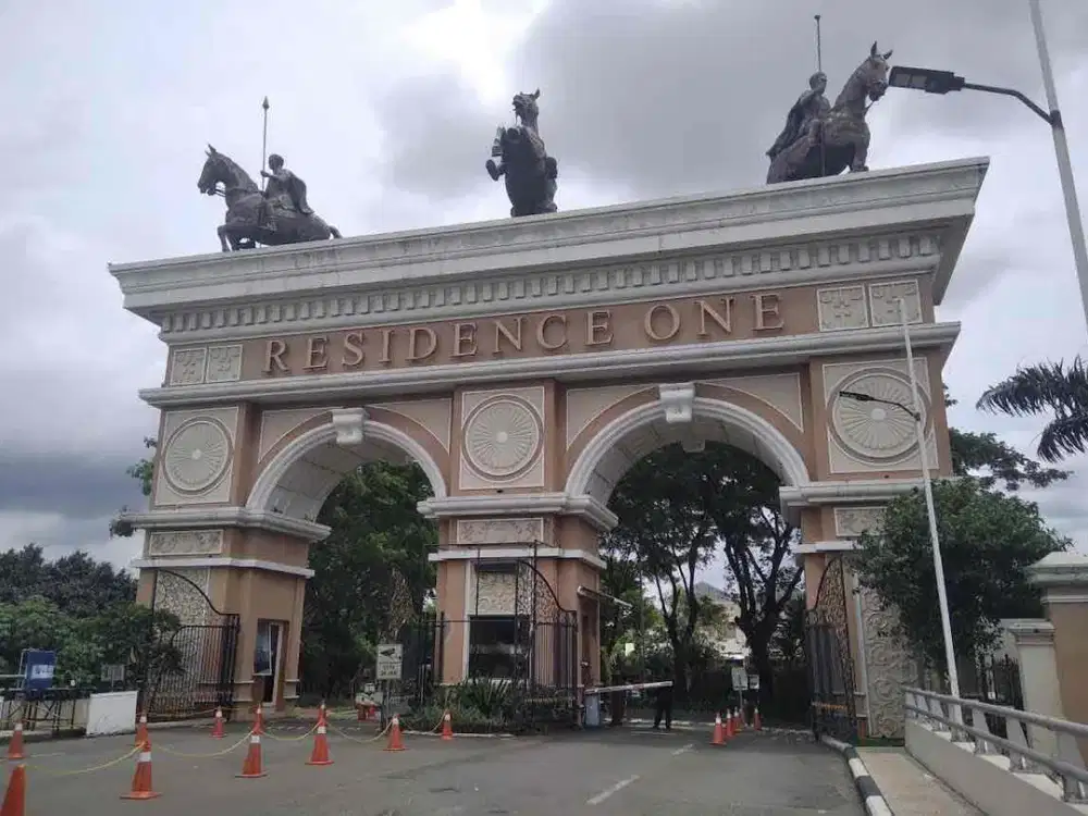 Dijual cepat murah bangett !!’ Perlu Renovasi ulang lagi !! Rumah 2 lt 6 x 15 m2 di The Residences ONE. BSD SHM hadap utara ada 3+1 kt 2+1 km carport 2 mobil, row jln luas, Ayo survey segera!!