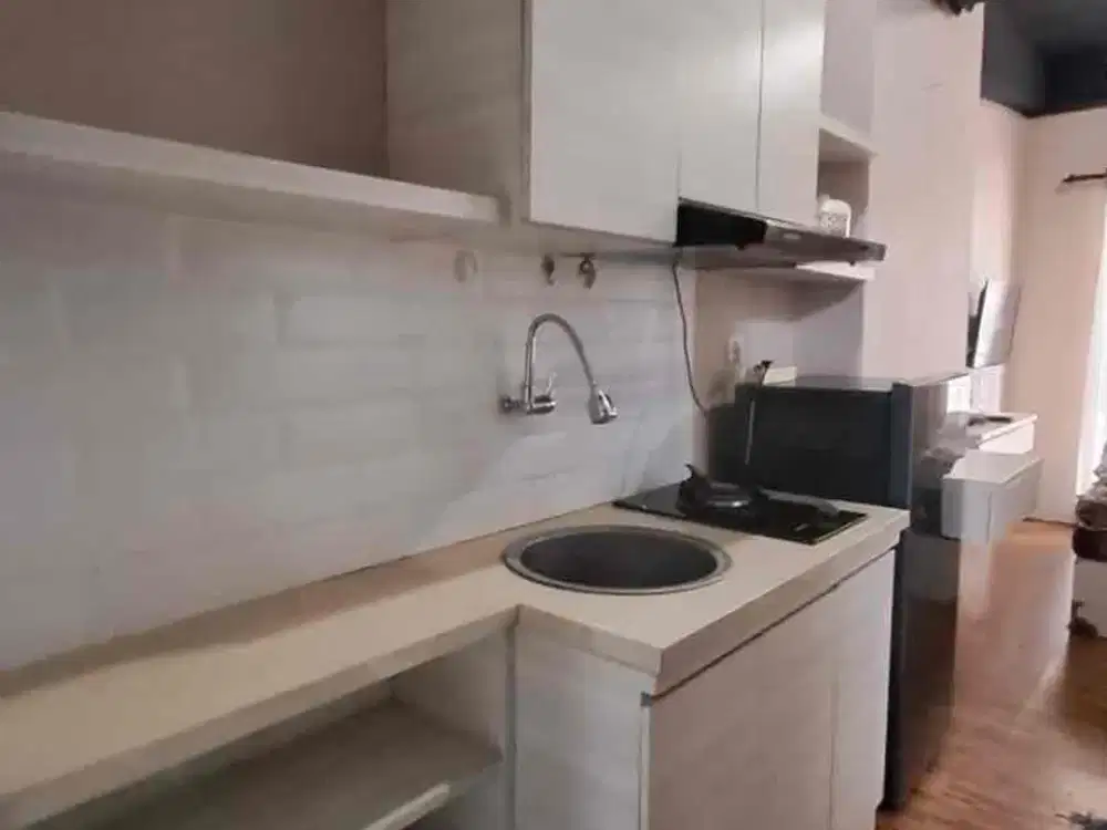 disewakan studio full furnis tahunan bisa bulanan bagus lantai rendah grand asia afrika apartemen