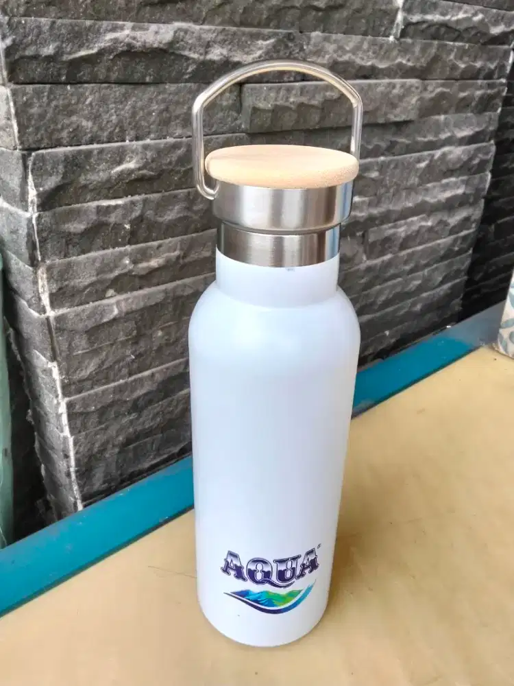 Tumbler putih Aqua nego