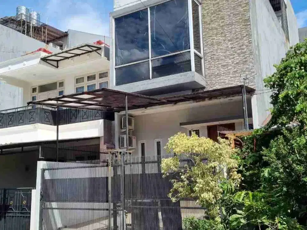Dijual rumah di Gading Elok Utara