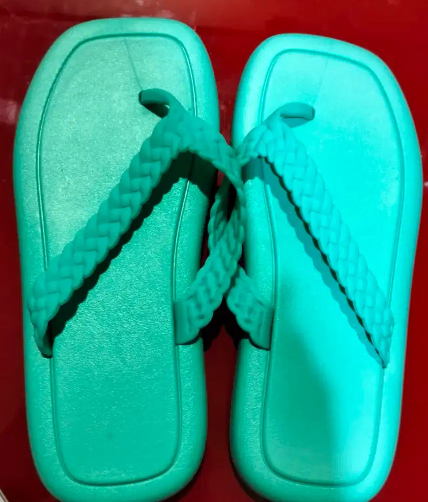 sandal karet
beli di Singapore 
size 39