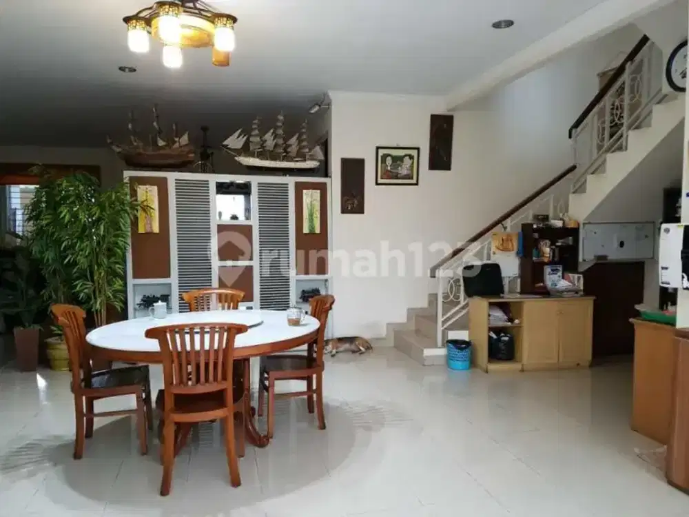 RUMAH BESAR, BGM, 3 LANTAI 415m, HUK DI JALAN UTAMA, CLUSTER TERBAIK DI KELAPA GADING