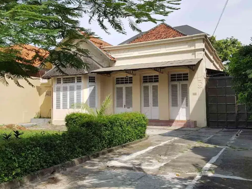 Rumah Kolonial Belanda Jl. Pregolan