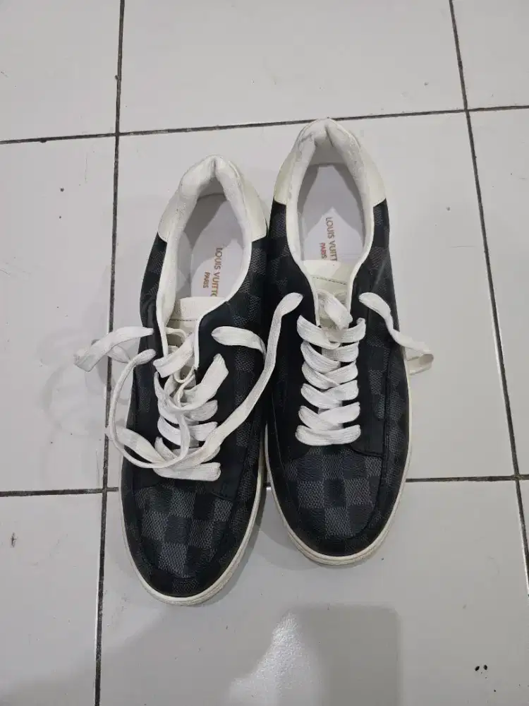 Sepatu Louis Vuitton