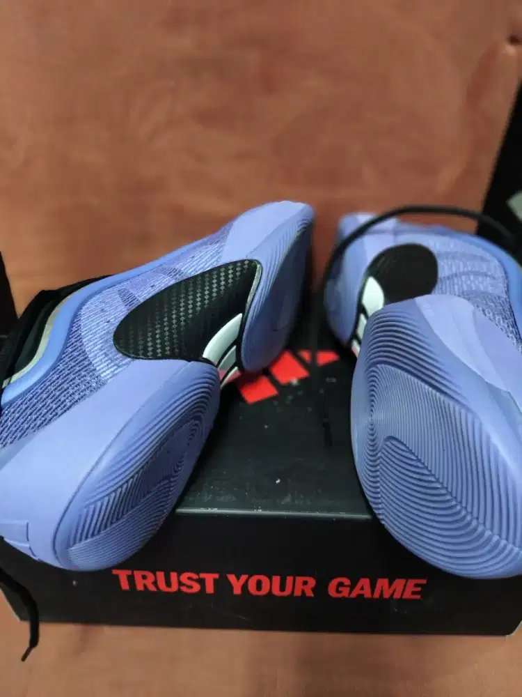 Sepatu basket ADIDAS Don issue 6 purple