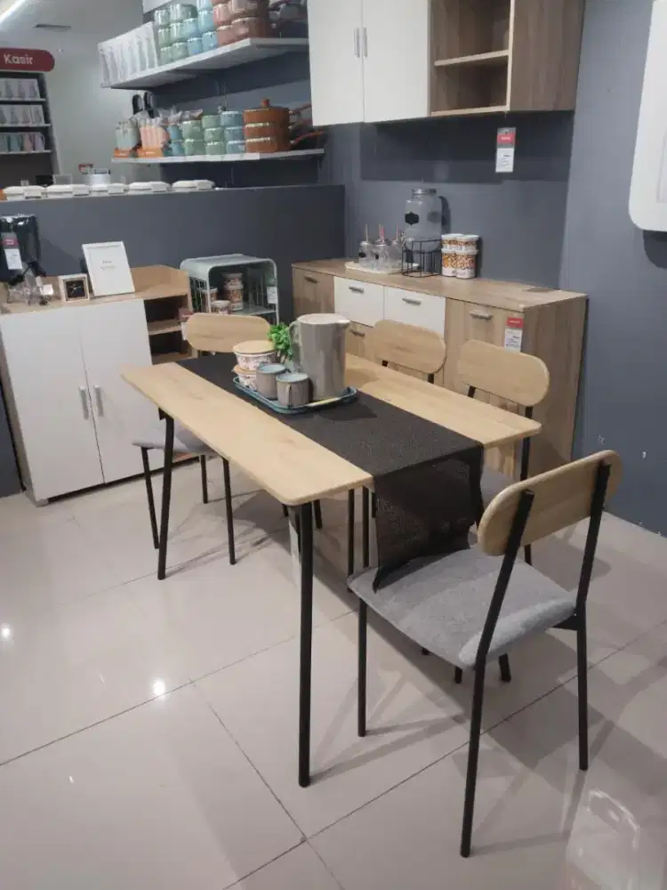 LIBERTY SET MEJA MAKAN