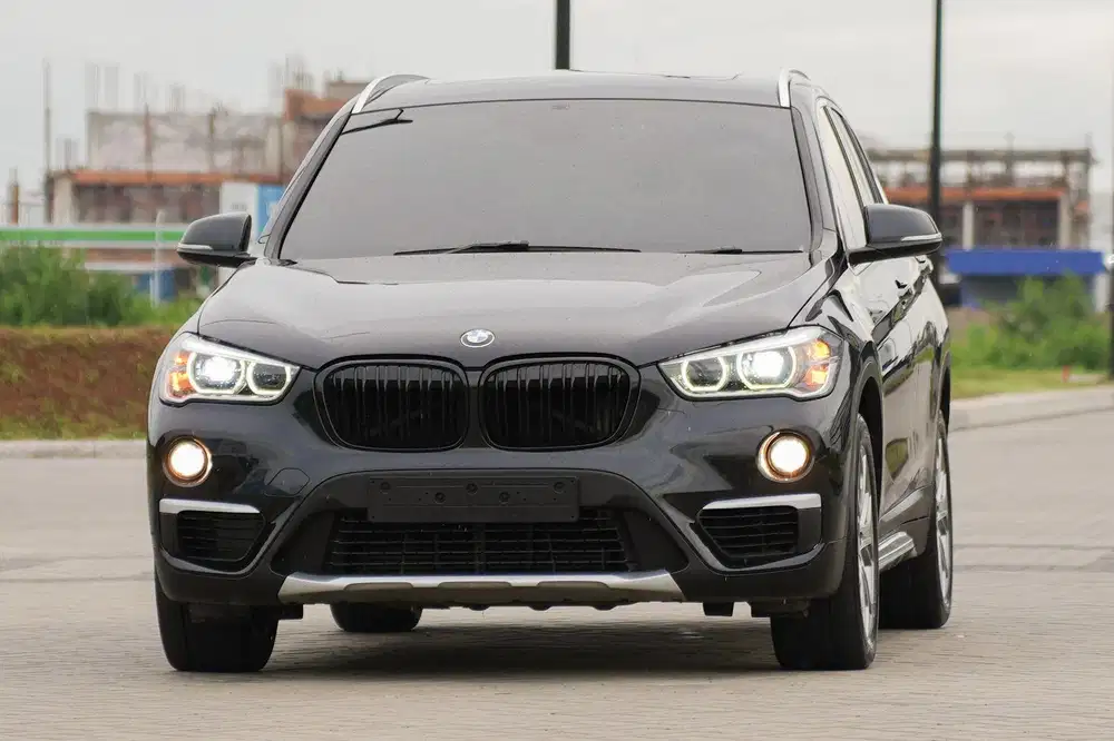 Irit Ganteng Canggih! BMW X1 F48 XLine 2019 Panoramic Black gla200