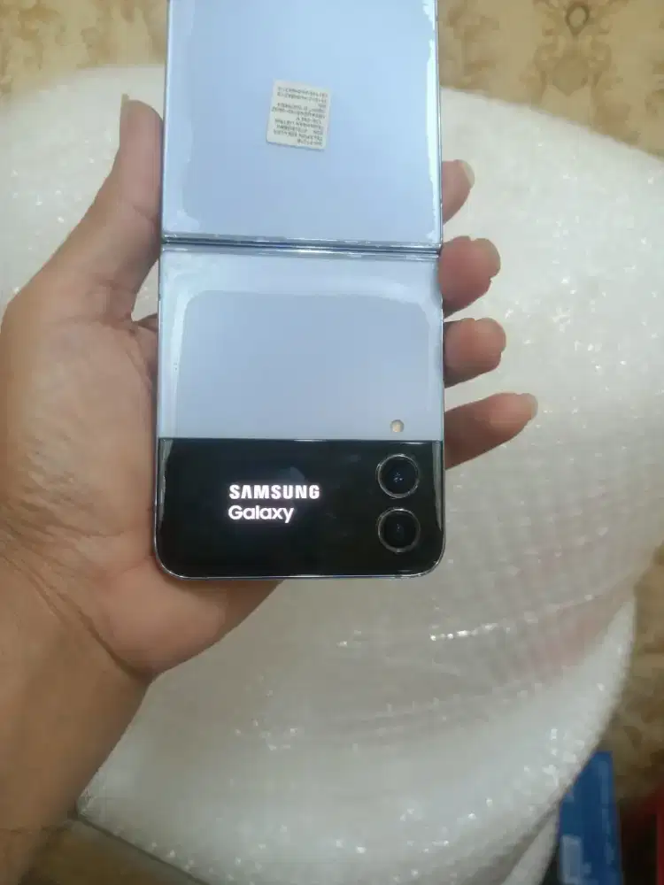 Samsung Z flip 4 ram 8/256 minus lcd pecah mesin nyala hp dus saja