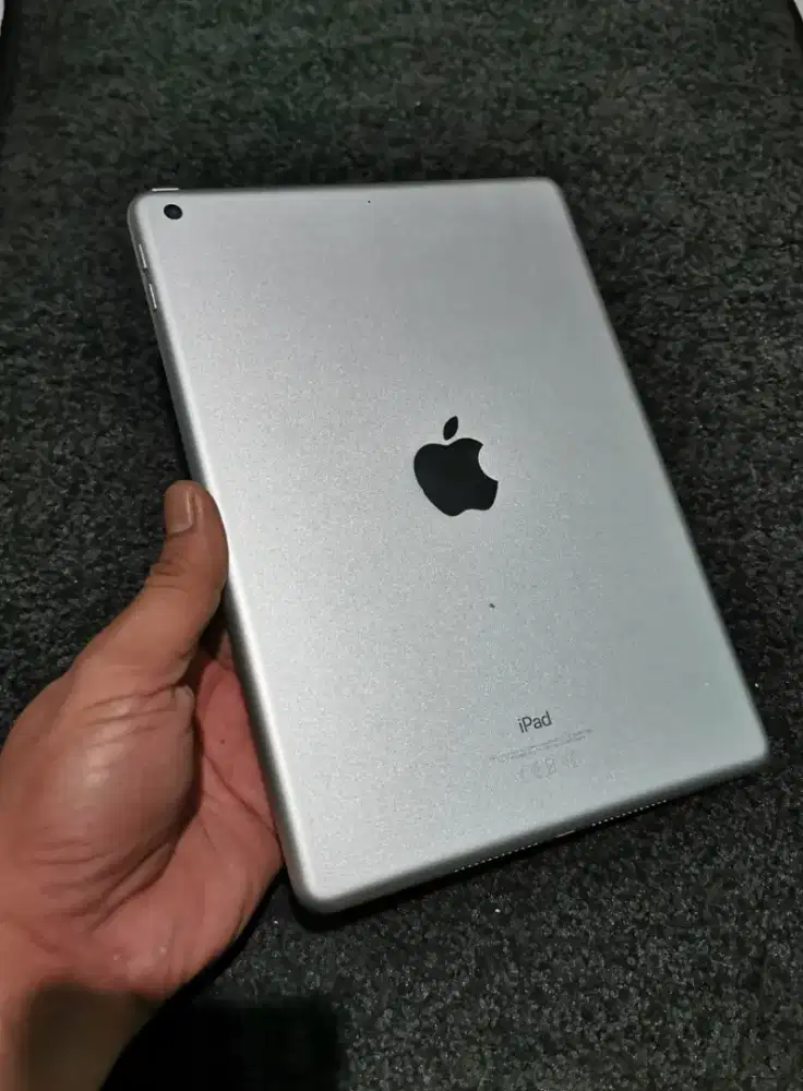 iPad gen 6 32gb wifi mulus no minus iPad dan charger aja