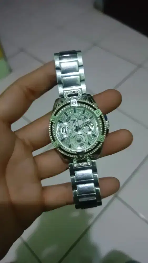 Jual jam bekas Guess Queen GW0464L1