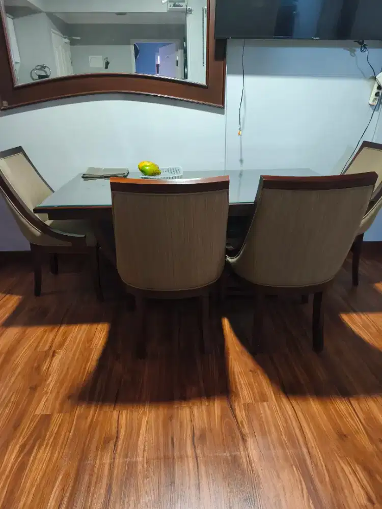 Felicia Dining Table Merek Rosewood