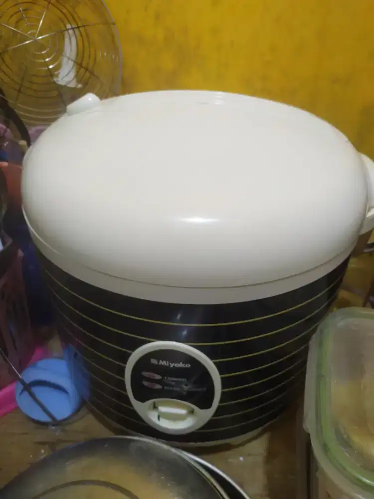 Dijual rice cooker  miyako