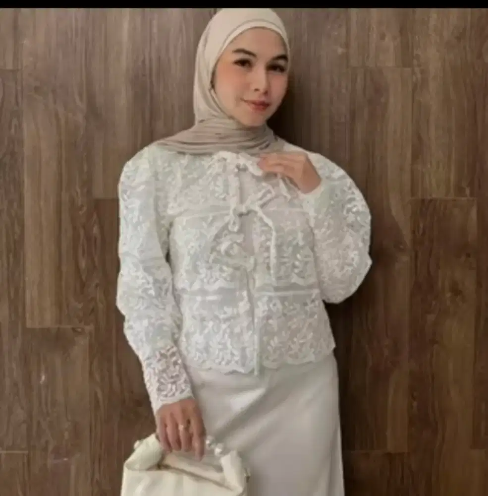 Outer brukat organza