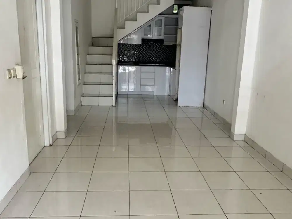 Dijual Rumah 1,5 Lantai di Legenda Wisata