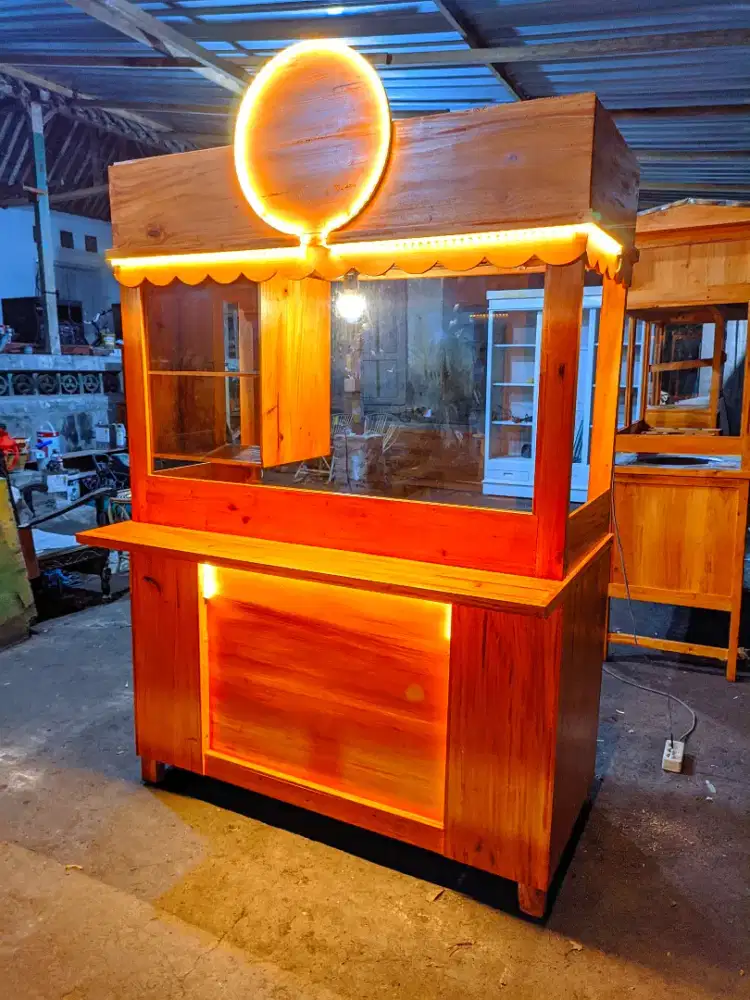 Gerobak sate taichan, gerobak angkringan, gerobak bubur ayam, dll