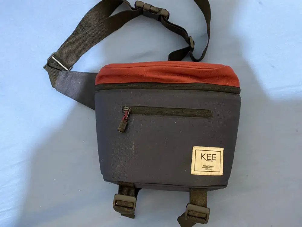 Tas kamera lensa selempang