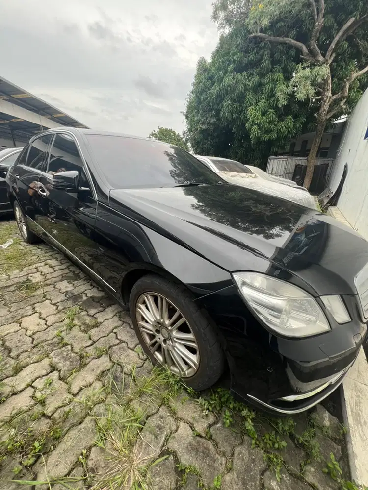 Mercedes-Benz E300 2011 Bensin