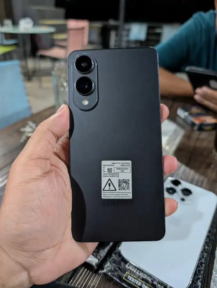 Samsung S25 Edge (12/512Gb) Seken rasa baru Garansi panjang