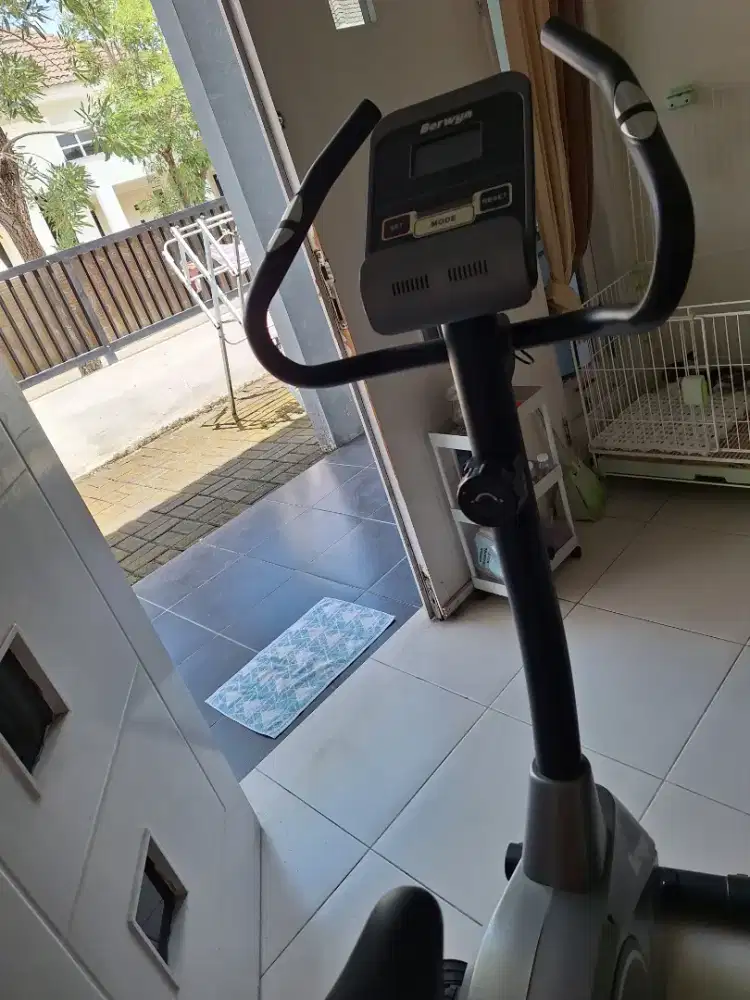 Dijual sepeda statis merk berwyn