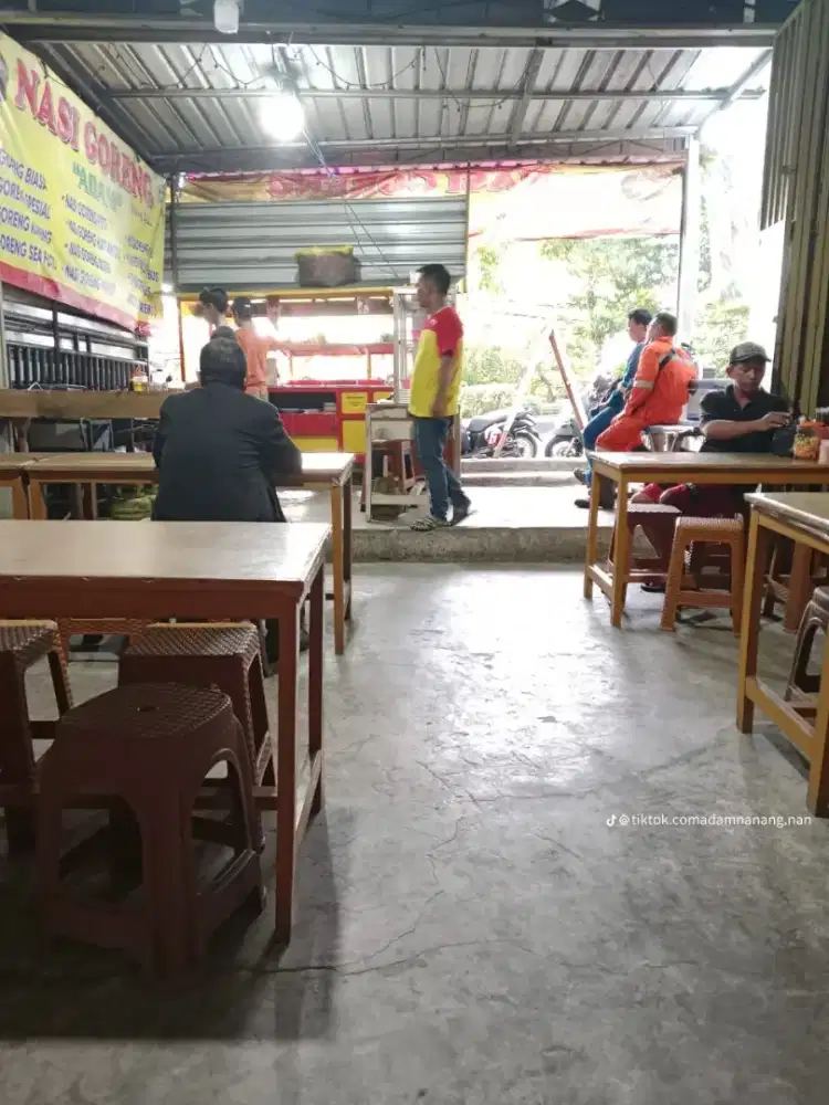 Oper kontrak nasi goreng&lalapan