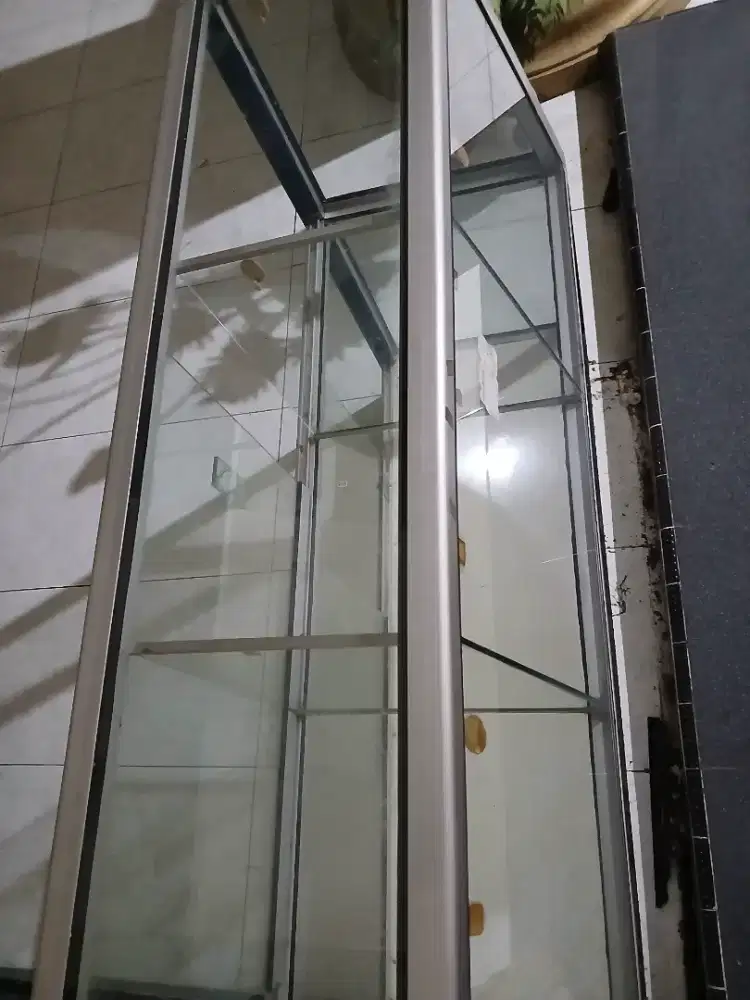 Etalase Murah kaca Alm tuk Usaha seperti Baru Pjng 122cm T 1mtr Mulus