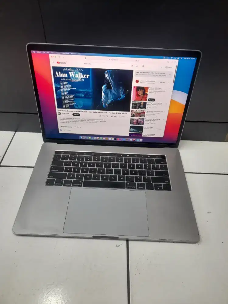 Macbook pro 15in core i7 2017