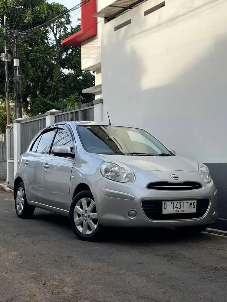 Nissan March 1.2 L AT 2013 silver matic bandung hatchback