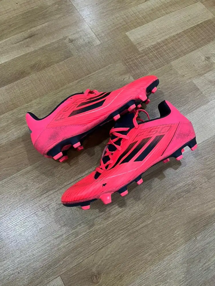 Sepatu Bola Adidas F50 Club Red