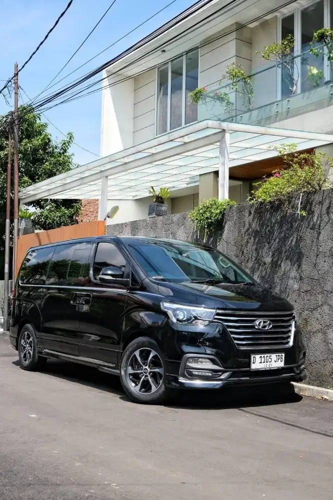 Hyundai H1 Diesel Royale AT Facelift 2019 Matic Hitam solar Bandung