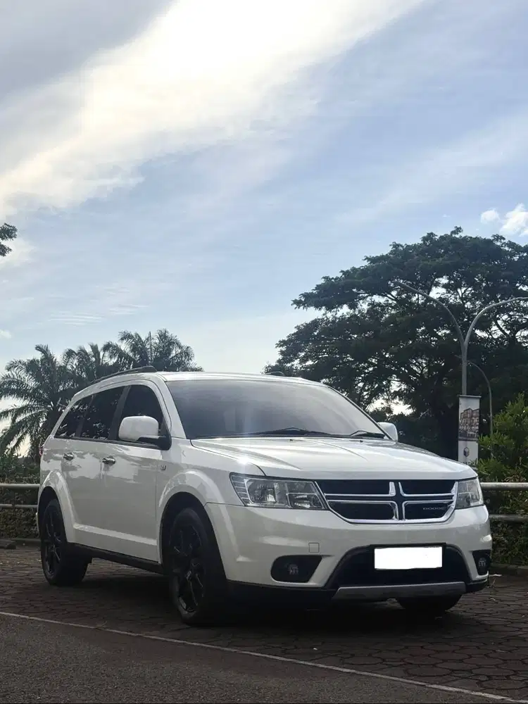 JUAL MURAH NEGO DODGE JOURNEY KELAS ATAS SXT PLATINUM-LUXURY 2.4 AT