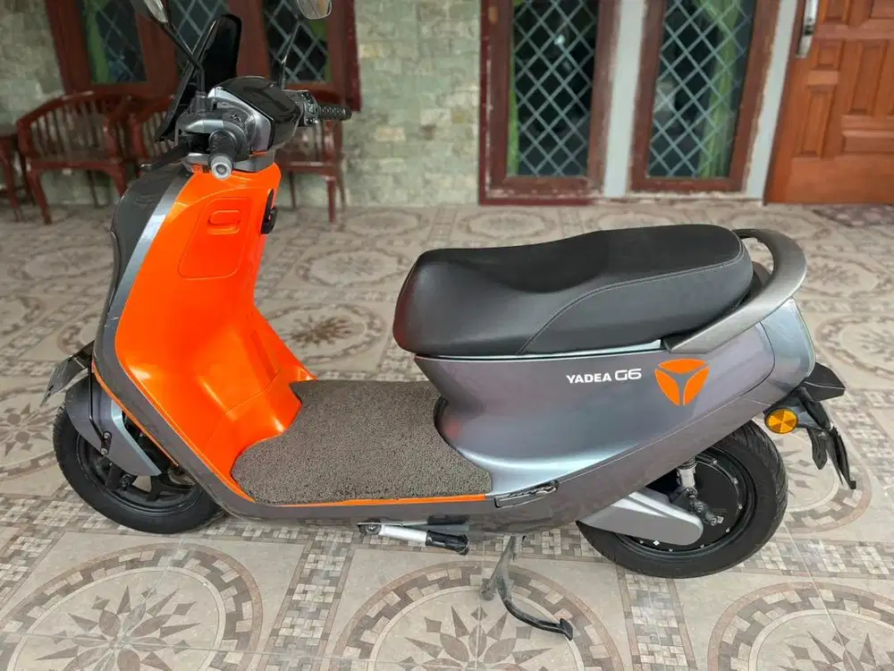 Motor Listrik Yadea G6 Abu Orange