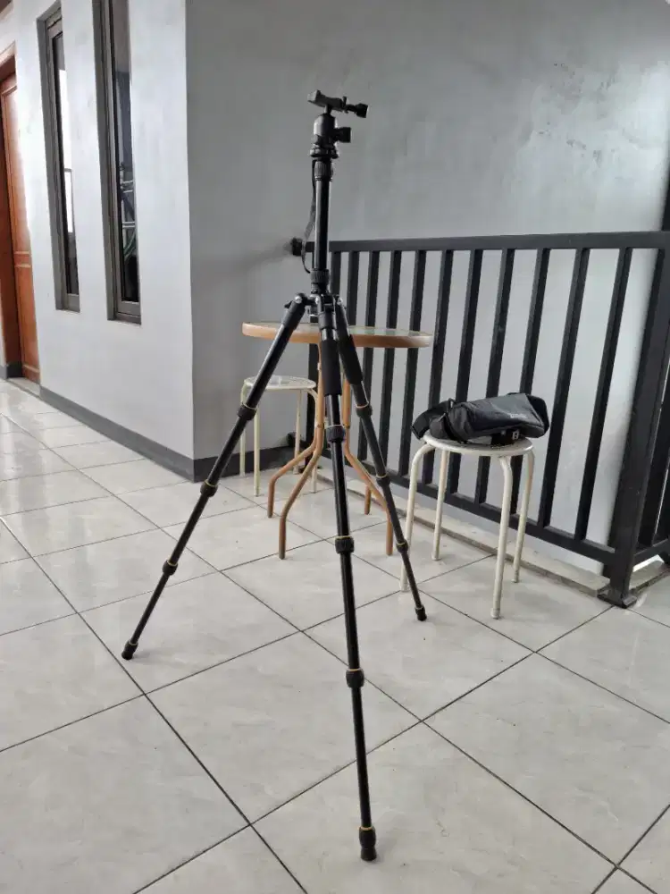 Tripod zomei like new