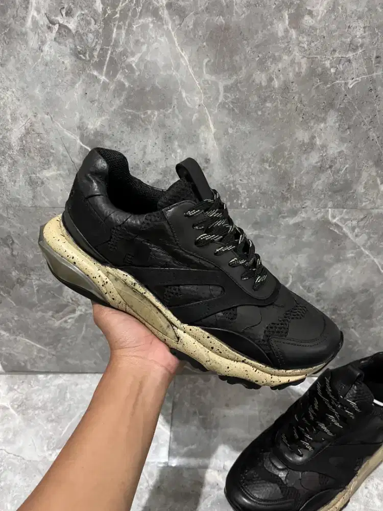 Sepatu Valentino Garavani Sneakers Original prelov not gucci prada lv