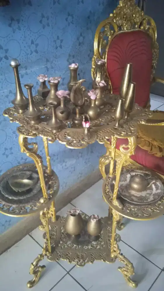 Meja besi tempa antik