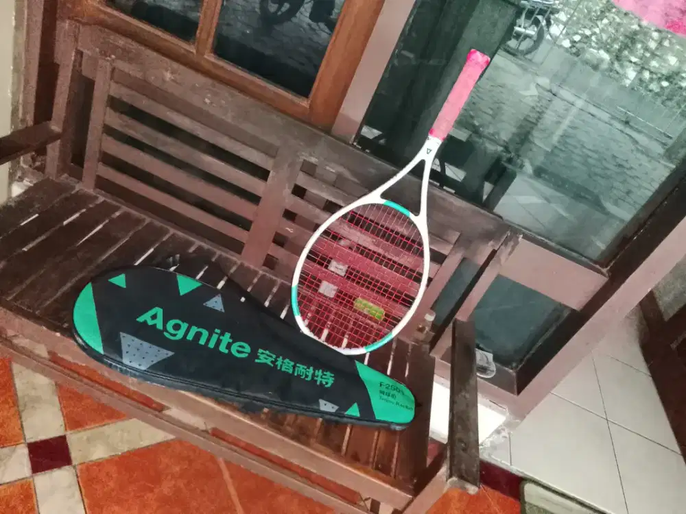Raket tenis agnite