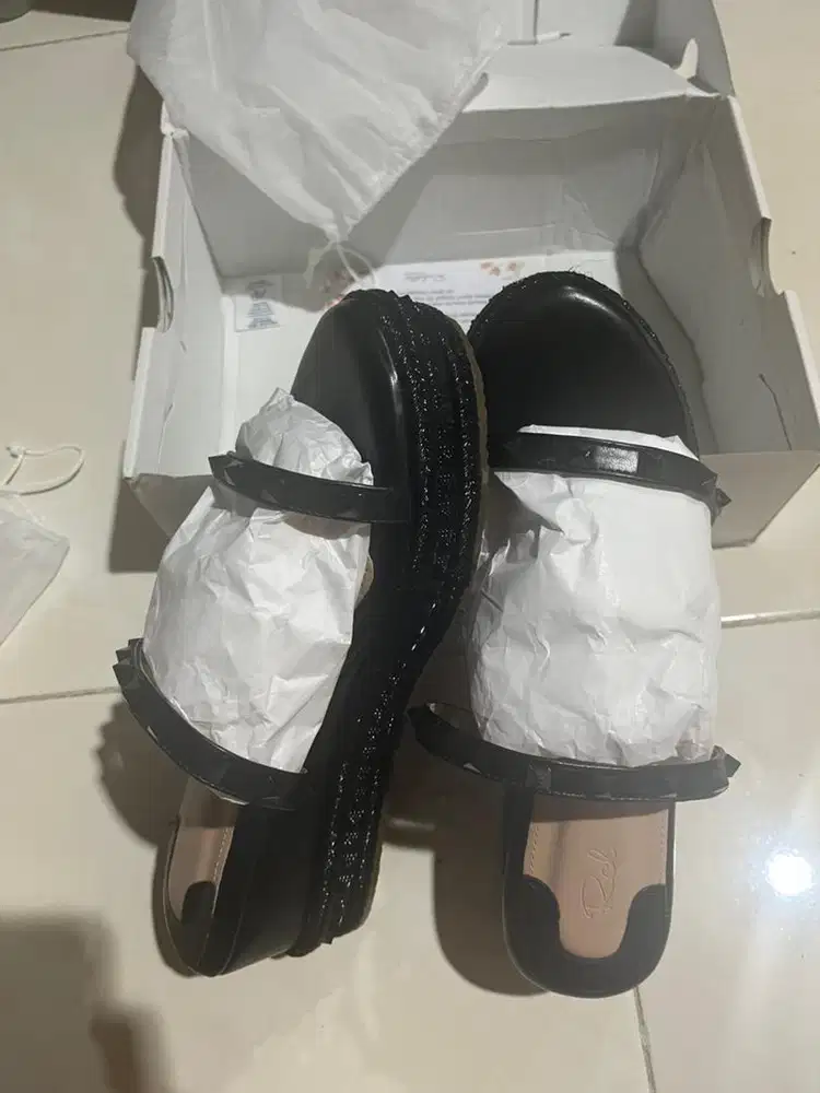 Wedges masih baru ukuran 39/40