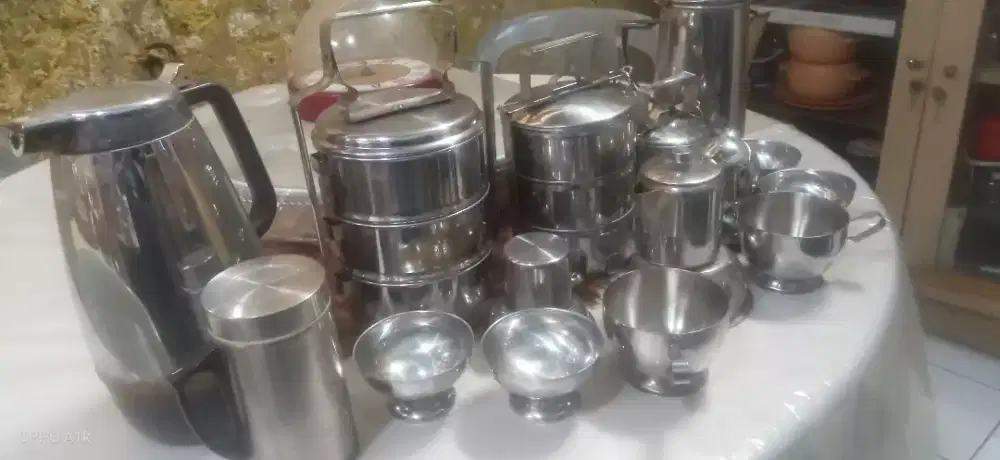 Perabot stainless antik