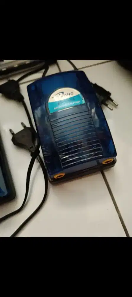 Dijual Borongan Aquarium, 2 aerator dan 1 lampu aquarium siap pakai