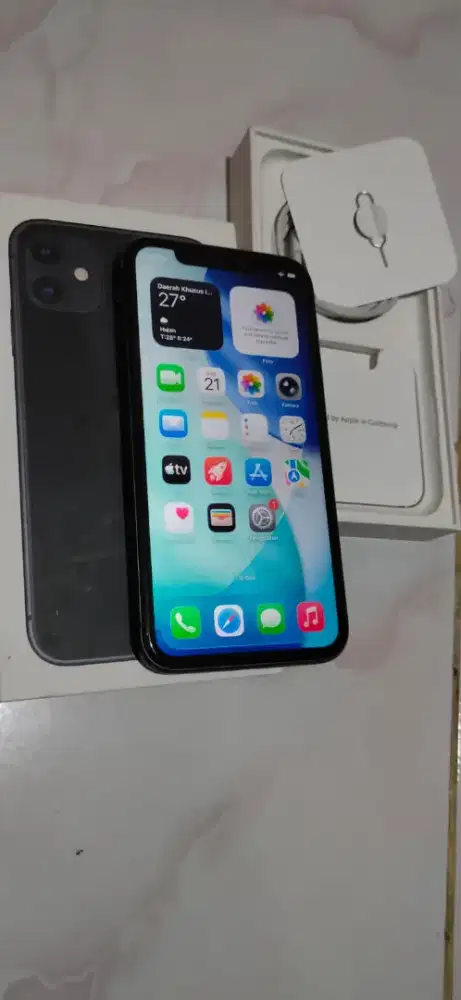 iPhone 11 128 GB lengkap ibox